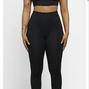 Nama body Butter Contour Black Leggings